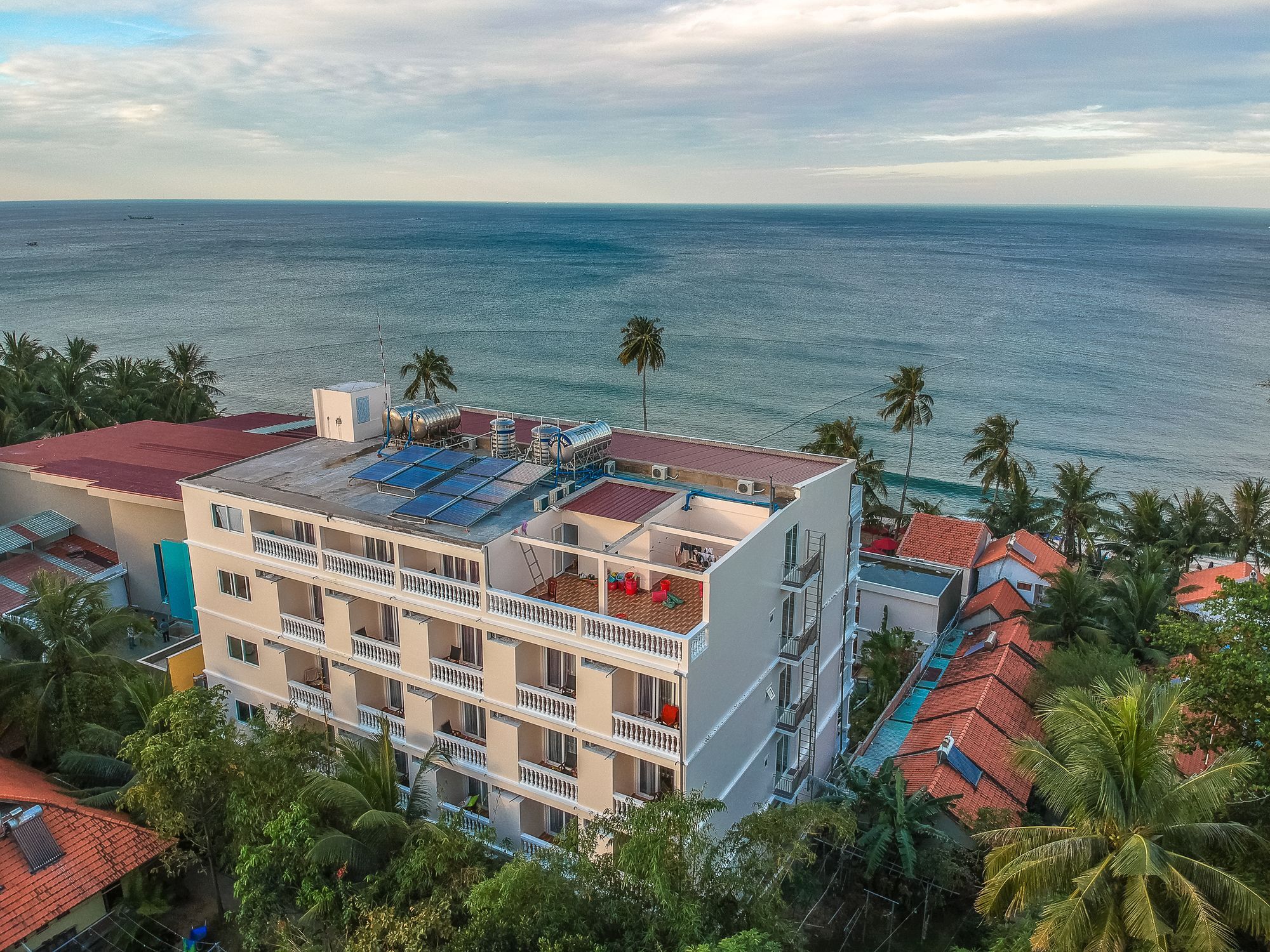 Отель Phuong Binh House Дуонг-Донг Экстерьер фото